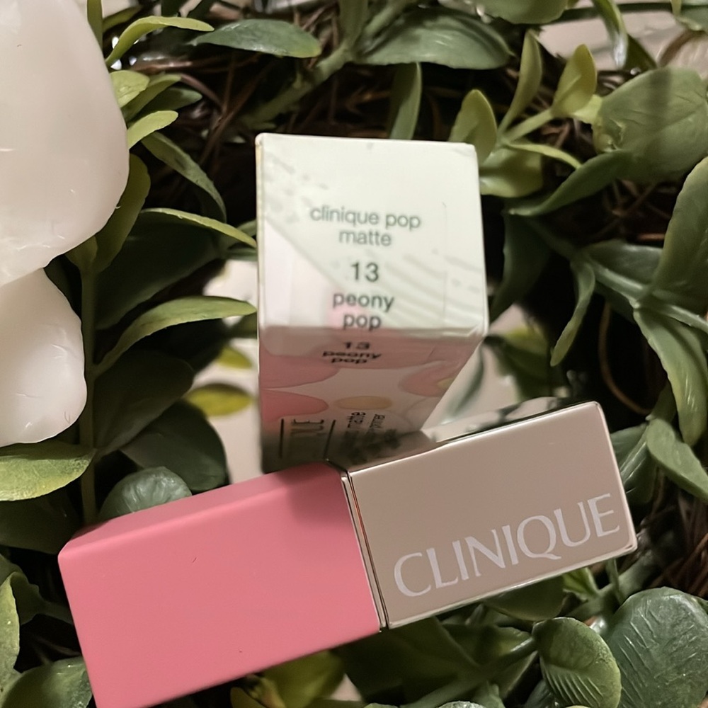 🩷💛CLINIQUE®️MATTE Lip Color+Primer“PEONY POP”💛🩷